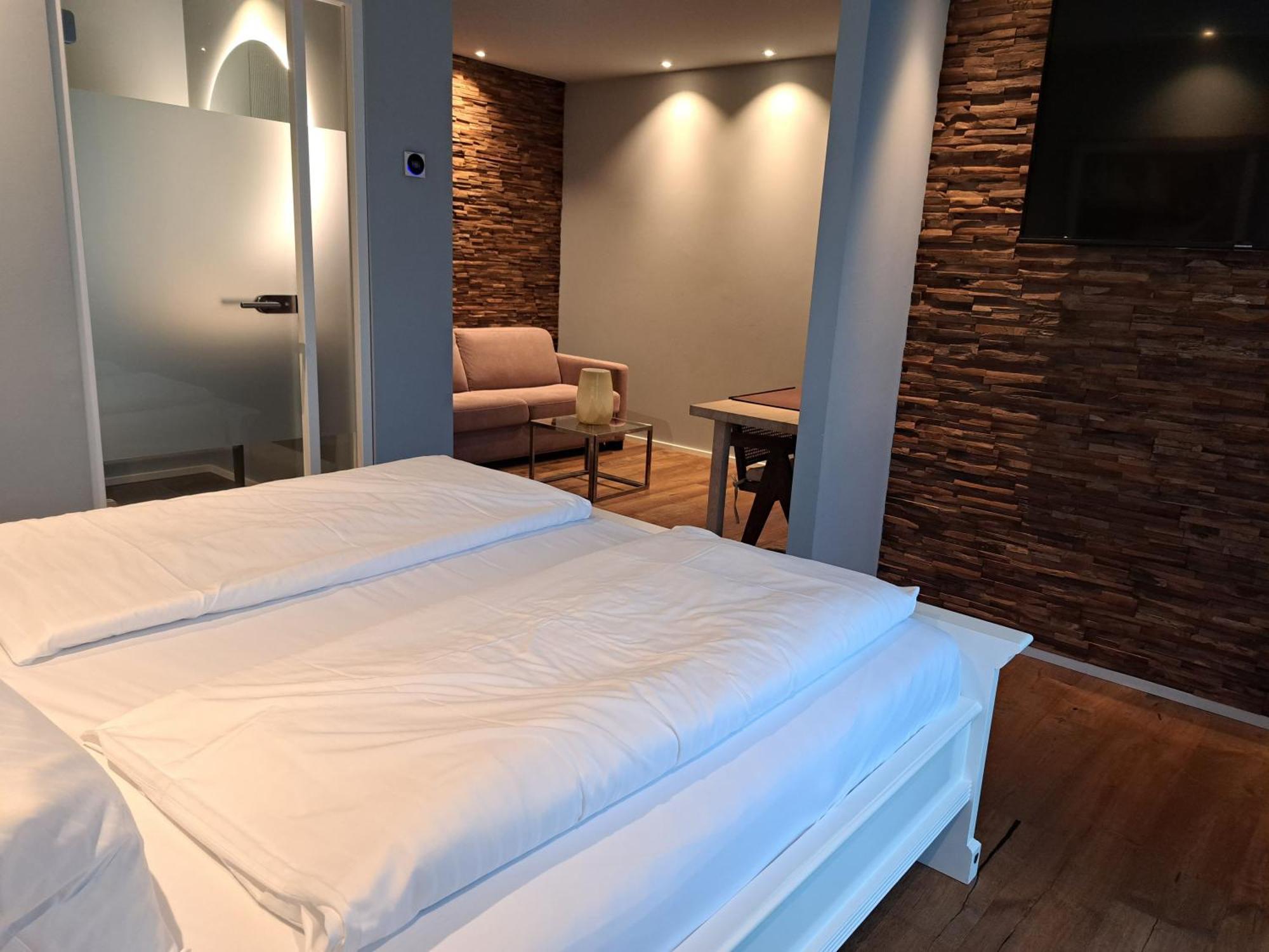 Motelplushotel Biggeseefront Olpe Bagian luar foto